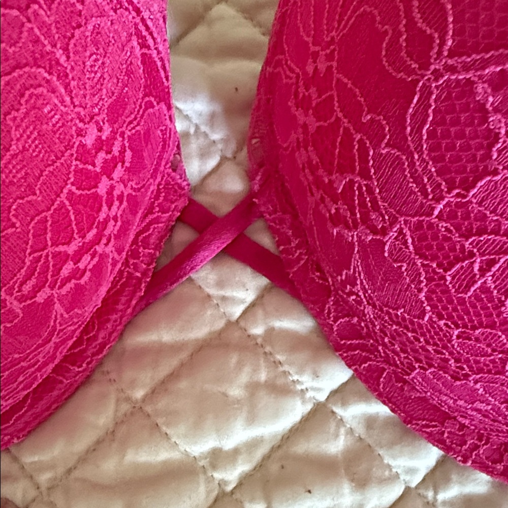 Victoria's Secret Bombshell 36C - Picture 6 of 8